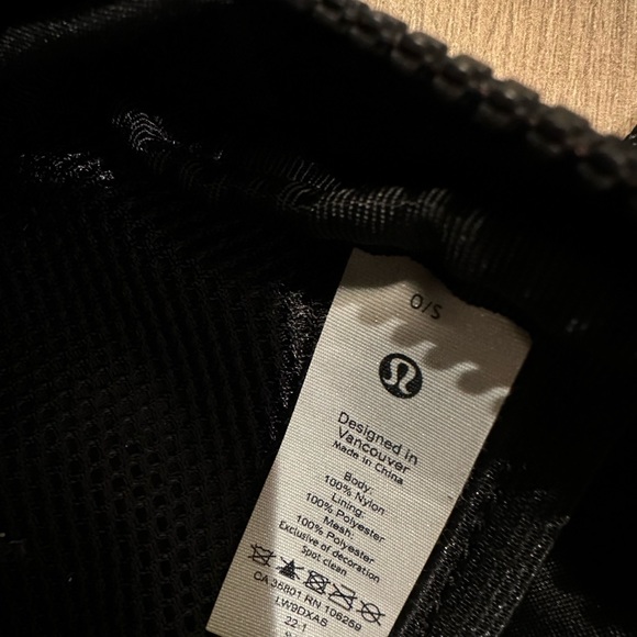 Lululemon Everywhere Belt Bag (1L) - EUC - Picture 5 of 6